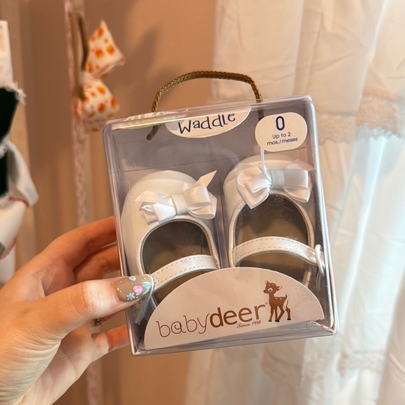 Baby Deer White Cozy Walker Booties never worn - Picture 1 of 2